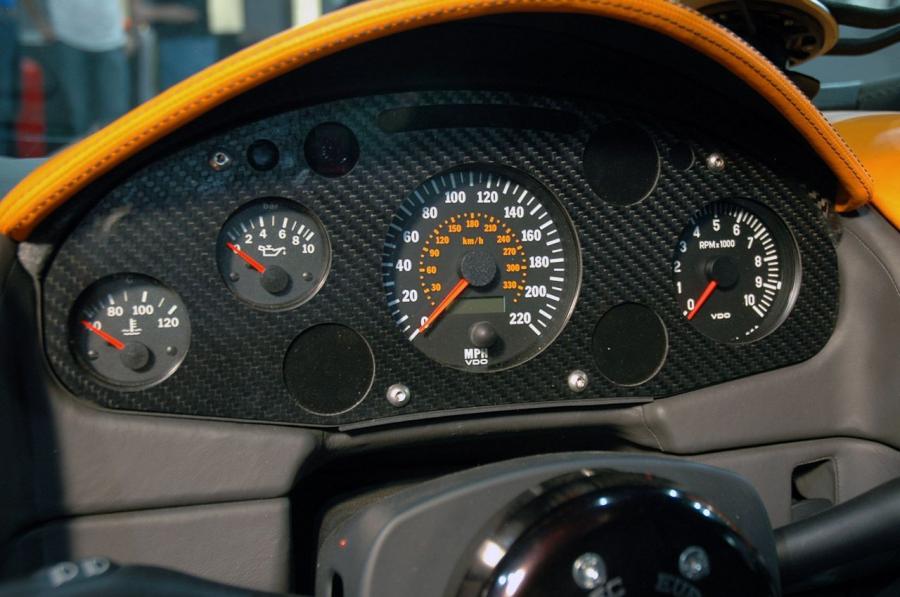 Панель приборов Gumpert Apollo 2010 года  (фото 12 из 53)